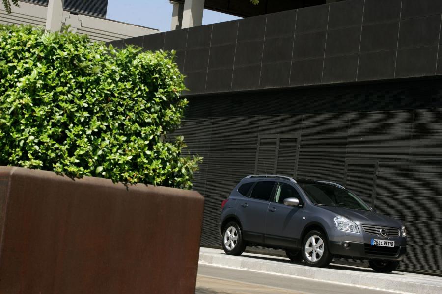  Nissan Qashqai 2 2009 года  (фото 17 из 51)